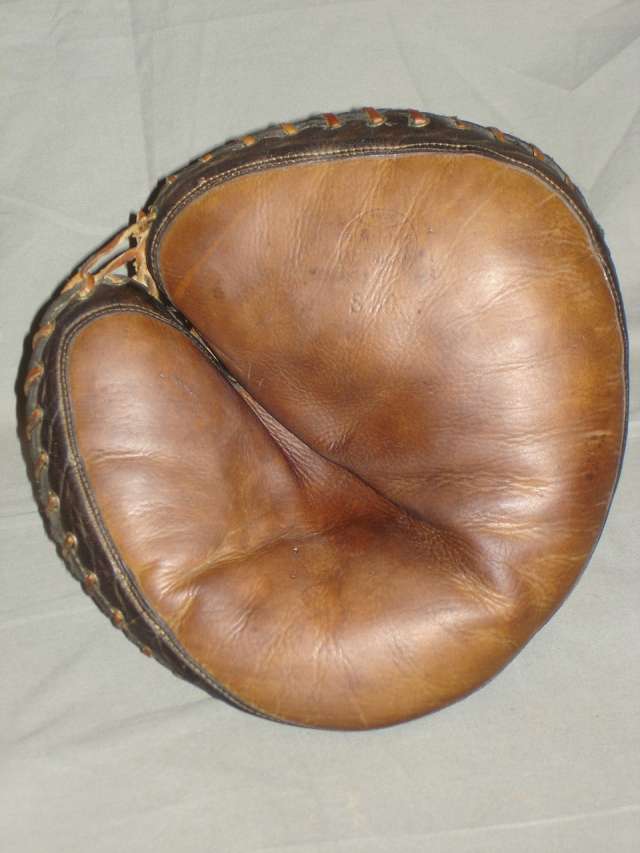Simmons American Catchers Mitt Front